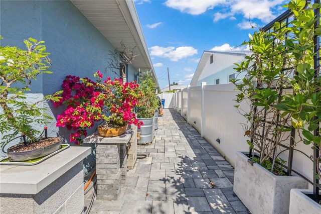 4204 2ND AVENUE NE, Bradenton, FL 34208