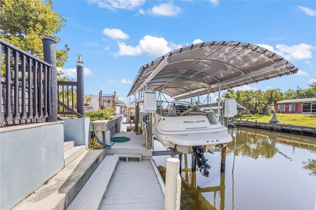 4204 2ND AVENUE NE, Bradenton, FL 34208