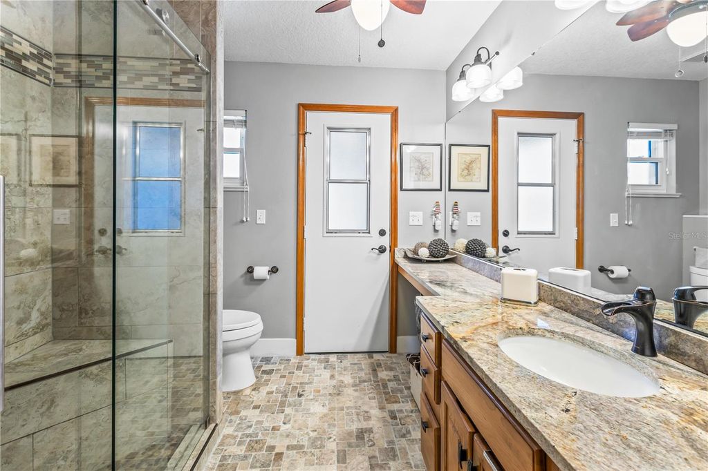 Image 14 of property listing at 4204 2ND AVENUE NE, Bradenton, FL 34208