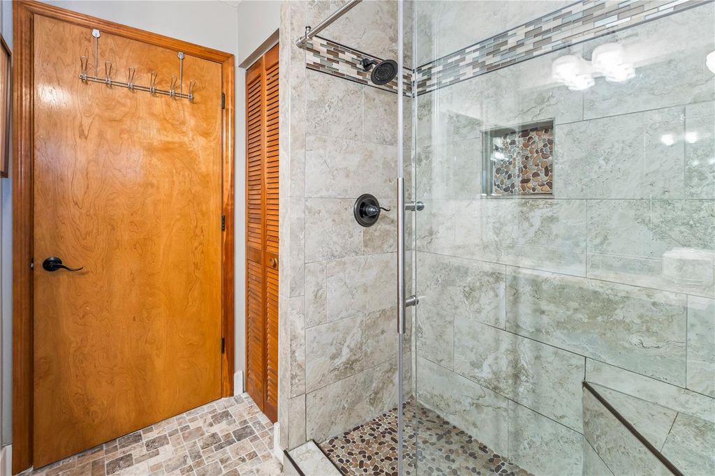 Image 15 of property listing at 4204 2ND AVENUE NE, Bradenton, FL 34208