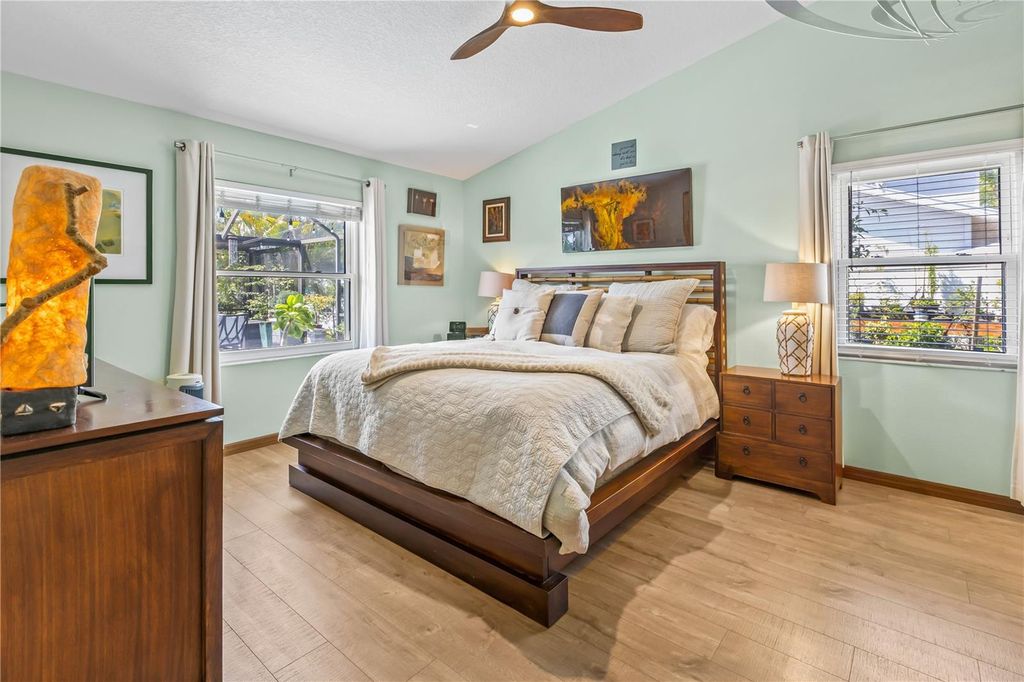 Image 20 of property listing at 4204 2ND AVENUE NE, Bradenton, FL 34208