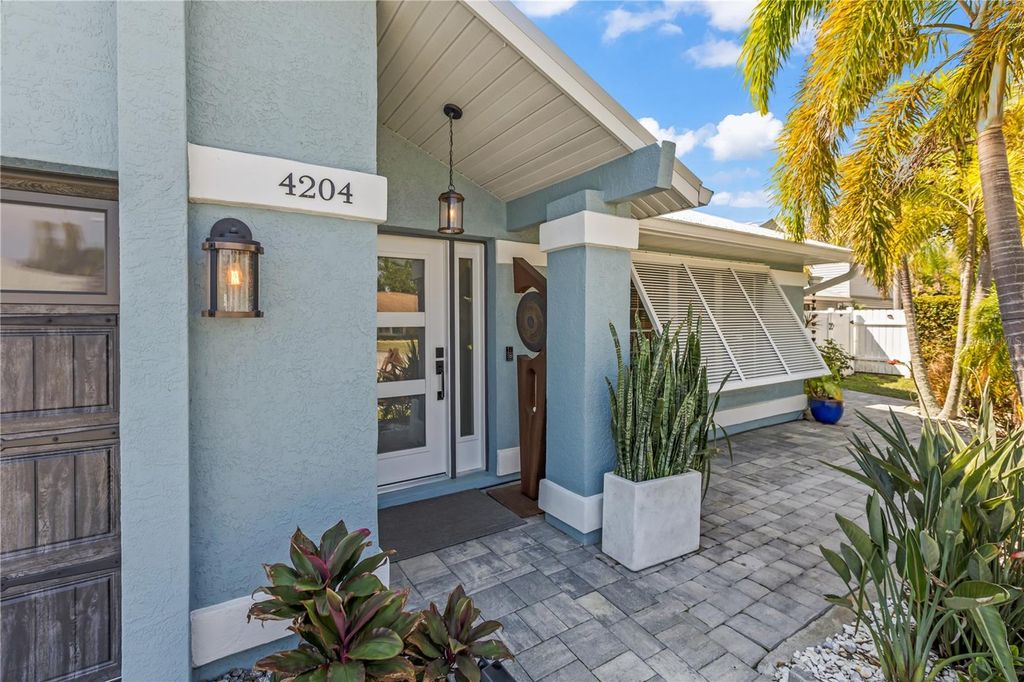 Image 3 of property listing at 4204 2ND AVENUE NE, Bradenton, FL 34208