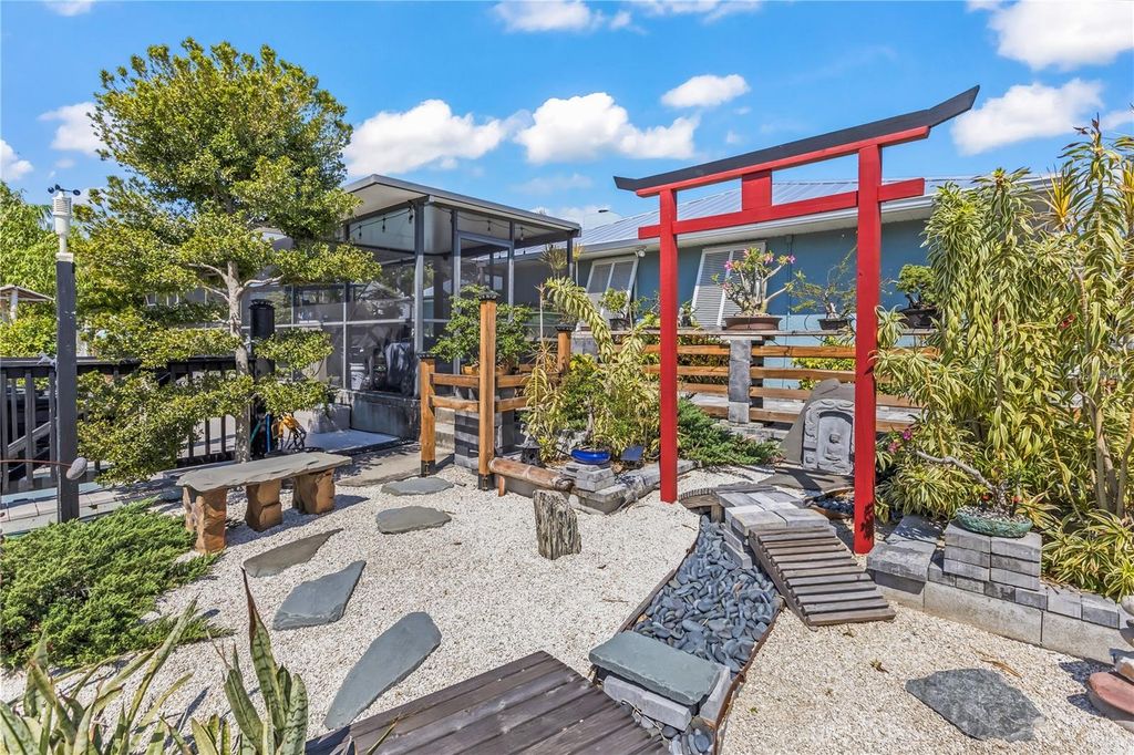 Image 37 of property listing at 4204 2ND AVENUE NE, Bradenton, FL 34208