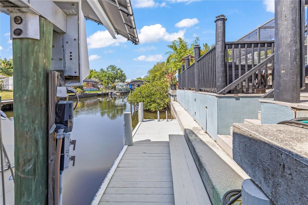 Image 39 of property listing at 4204 2ND AVENUE NE, Bradenton, FL 34208