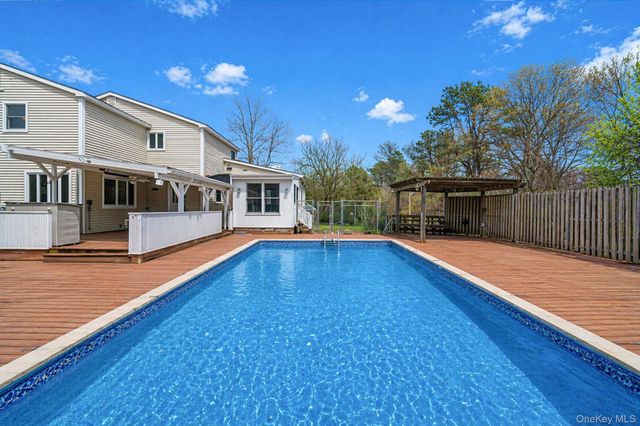 60 1st Avenue, Medford, NY 11763