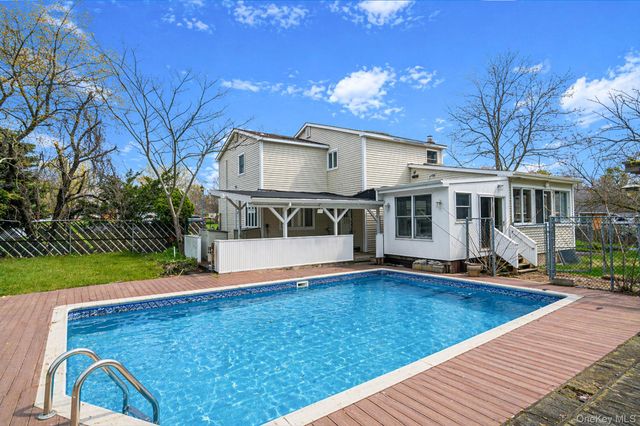 60 1st Avenue, Medford, NY 11763