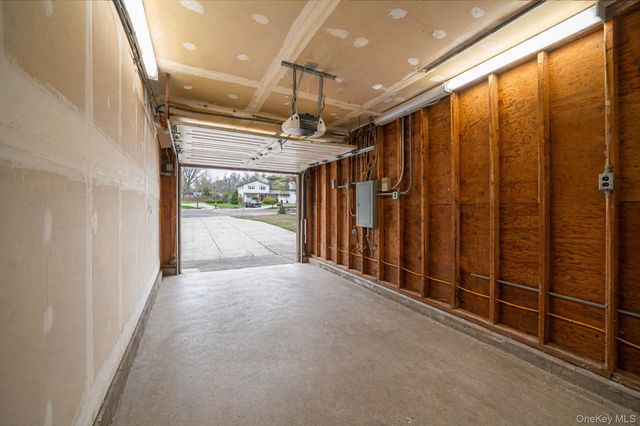 60 1st Avenue, Medford, NY 11763