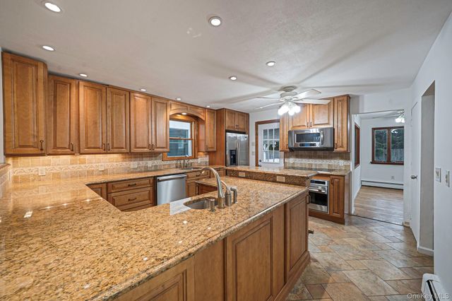 60 1st Avenue, Medford, NY 11763