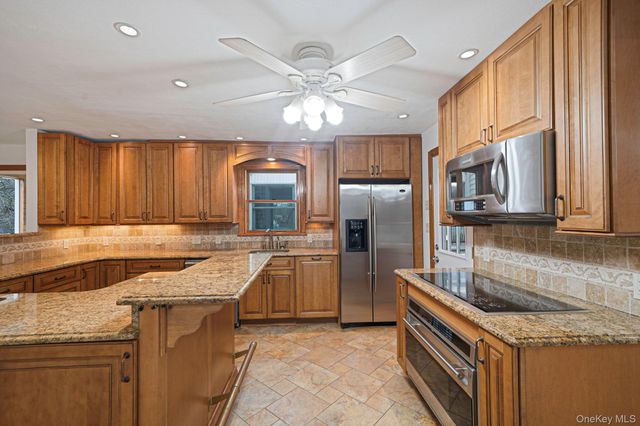 60 1st Avenue, Medford, NY 11763