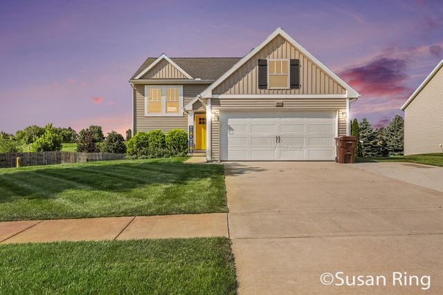 282 Vansen Drive, Tyrone Twp, MI 49330