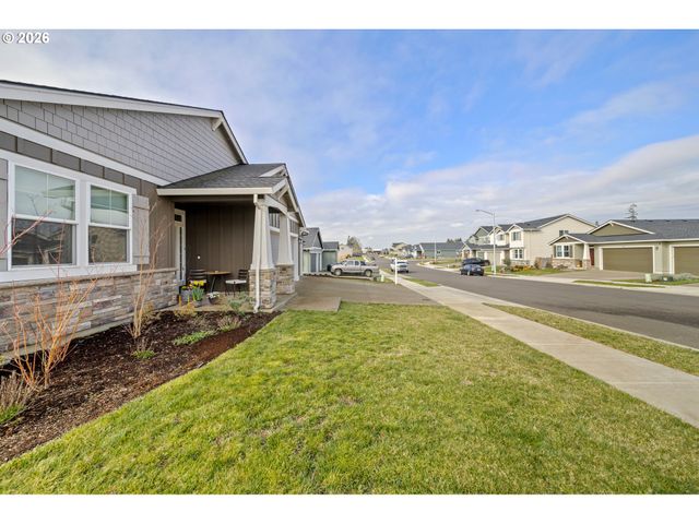 900 MARIE St, Mt Angel, OR 97362