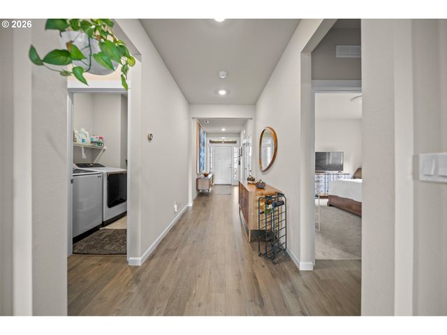 900 MARIE St, Mt Angel, OR 97362