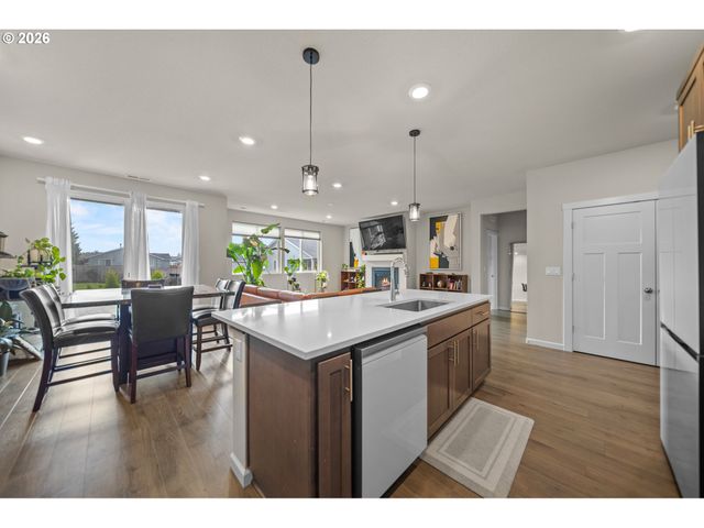 900 MARIE St, Mt Angel, OR 97362