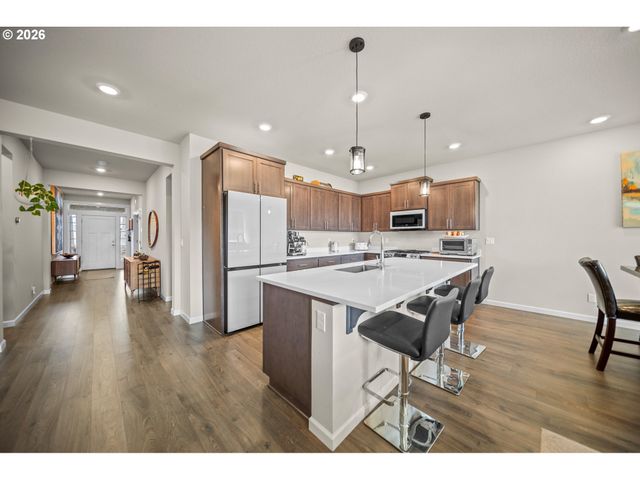 900 MARIE St, Mt Angel, OR 97362