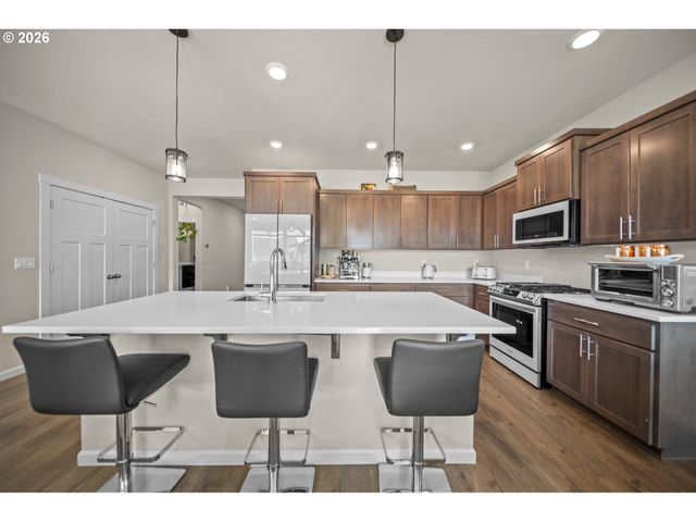 900 MARIE St, Mt Angel, OR 97362