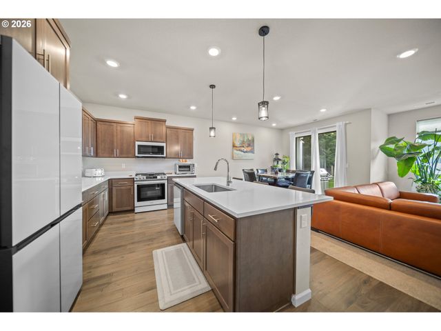 900 MARIE St, Mt Angel, OR 97362