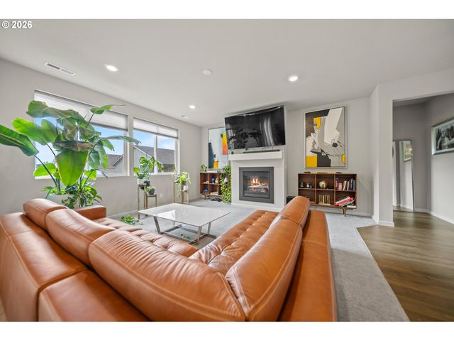 900 MARIE St, Mt Angel, OR 97362