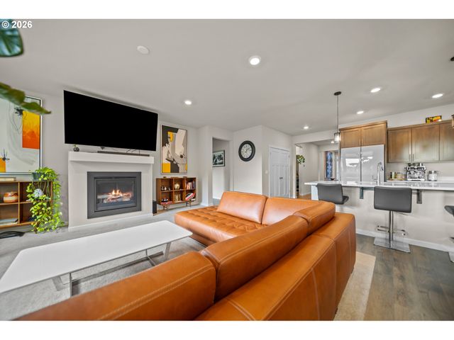 900 MARIE St, Mt Angel, OR 97362