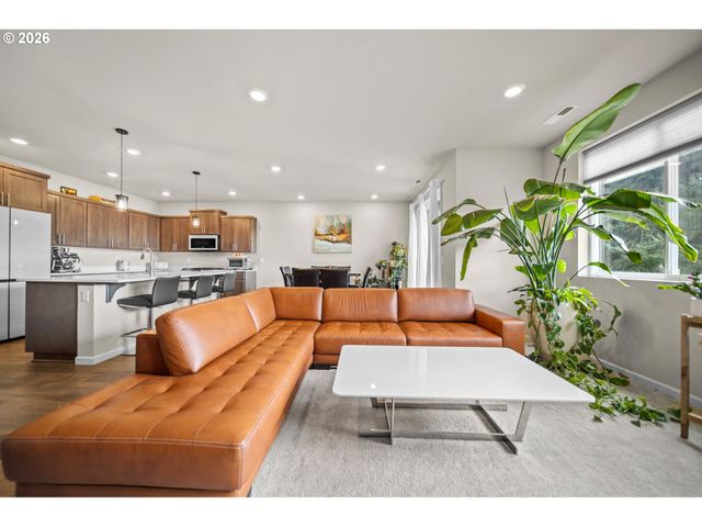 900 MARIE St, Mt Angel, OR 97362