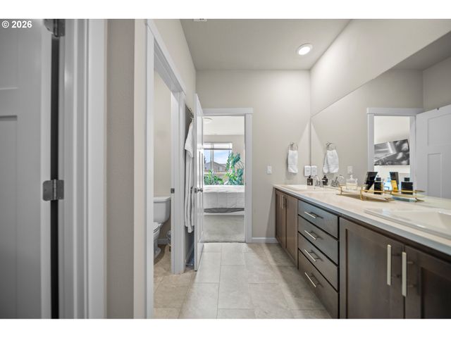 900 MARIE St, Mt Angel, OR 97362