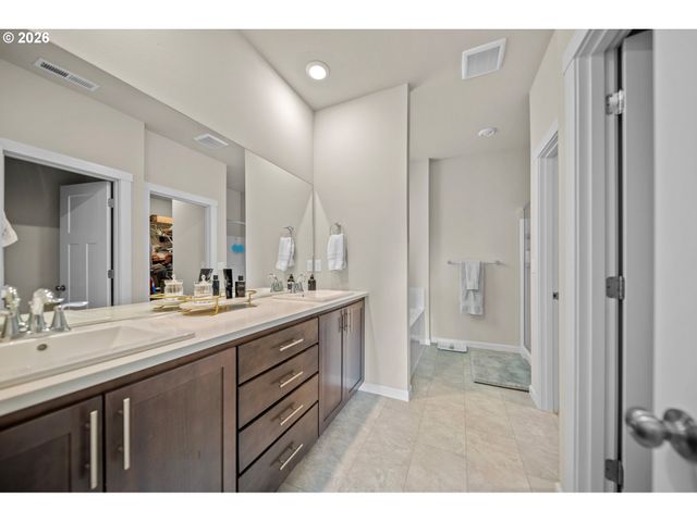 900 MARIE St, Mt Angel, OR 97362