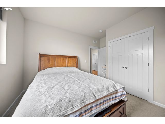 900 MARIE St, Mt Angel, OR 97362