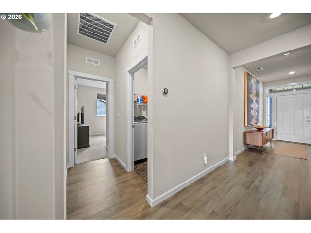 900 MARIE St, Mt Angel, OR 97362