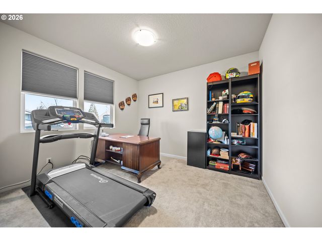 900 MARIE St, Mt Angel, OR 97362