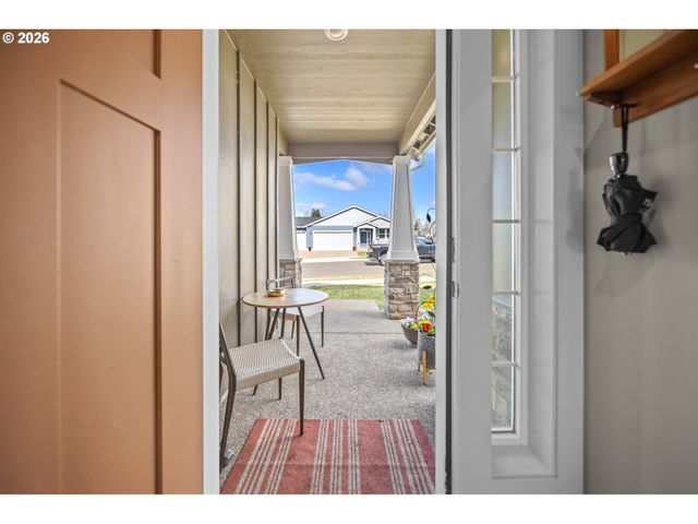 900 MARIE St, Mt Angel, OR 97362