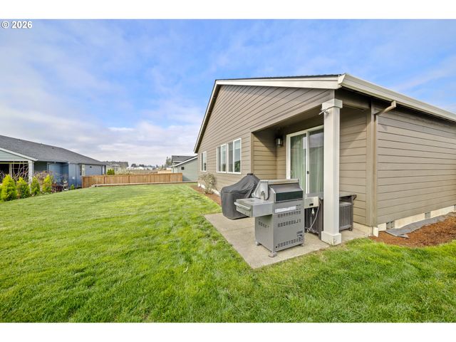 900 MARIE St, Mt Angel, OR 97362