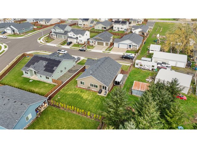 900 MARIE St, Mt Angel, OR 97362