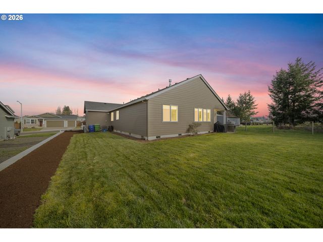 900 MARIE St, Mt Angel, OR 97362