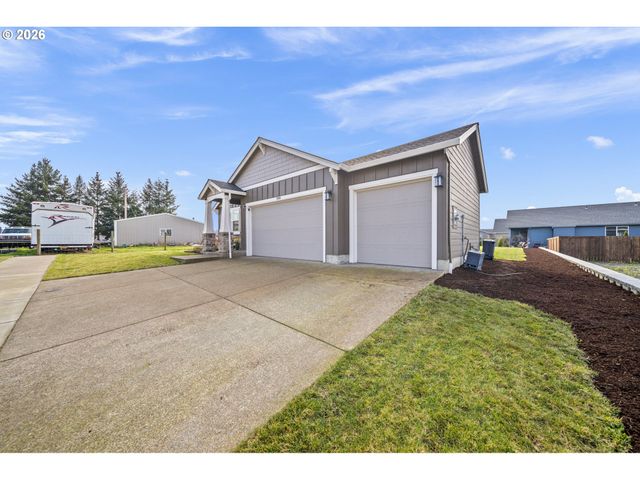 900 MARIE St, Mt Angel, OR 97362