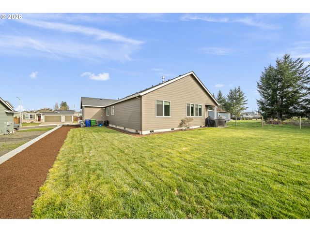900 MARIE St, Mt Angel, OR 97362