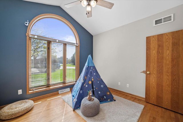209 Greenvalley DRIVE, Mount Pleasant, WI 53406