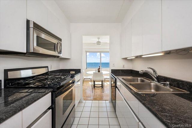 170 W Broadway 5E, Long Beach, NY 11561