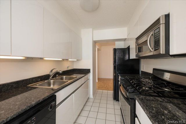 170 W Broadway 5E, Long Beach, NY 11561