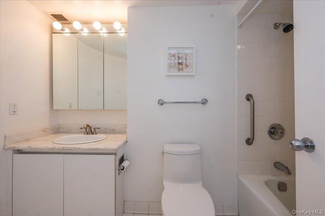 170 W Broadway 5E, Long Beach, NY 11561