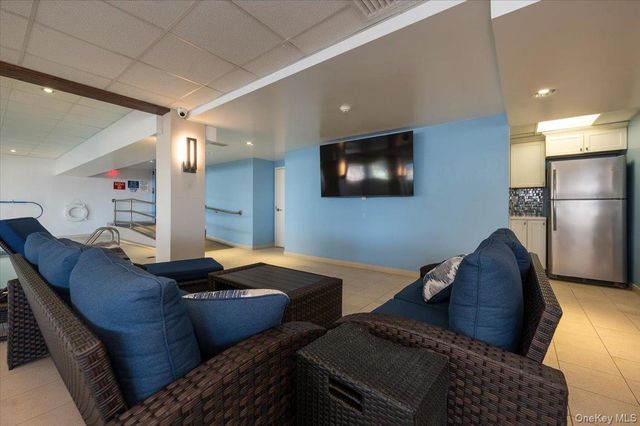 170 W Broadway 5E, Long Beach, NY 11561