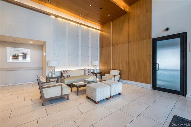 170 W Broadway 5E, Long Beach, NY 11561