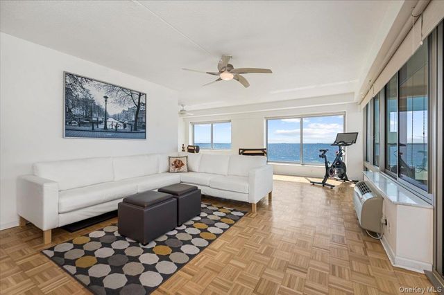 170 W Broadway 5E, Long Beach, NY 11561