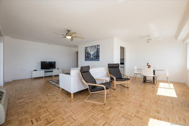 170 W Broadway 5E, Long Beach, NY 11561