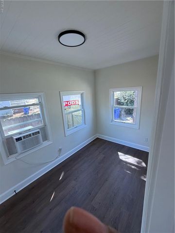 17 Davis ST, Portsmouth, VA 23702