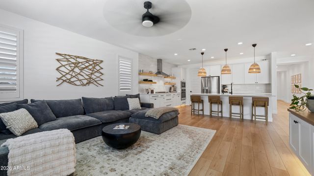 7512 W ODEUM Lane, Phoenix, AZ 85043