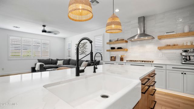 7512 W ODEUM Lane, Phoenix, AZ 85043