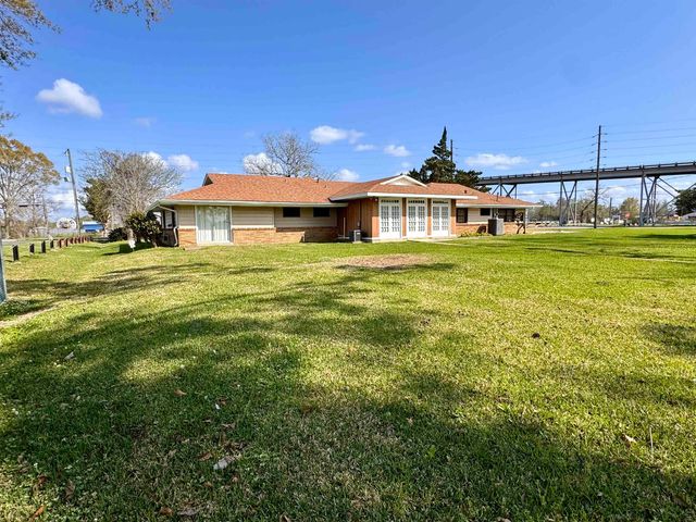 213 Lake Palourde Road, Amelia, LA 70340