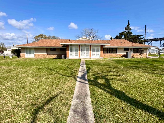 213 Lake Palourde Road, Amelia, LA 70340