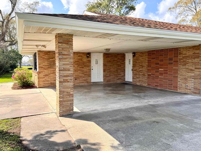 213 Lake Palourde Road, Amelia, LA 70340