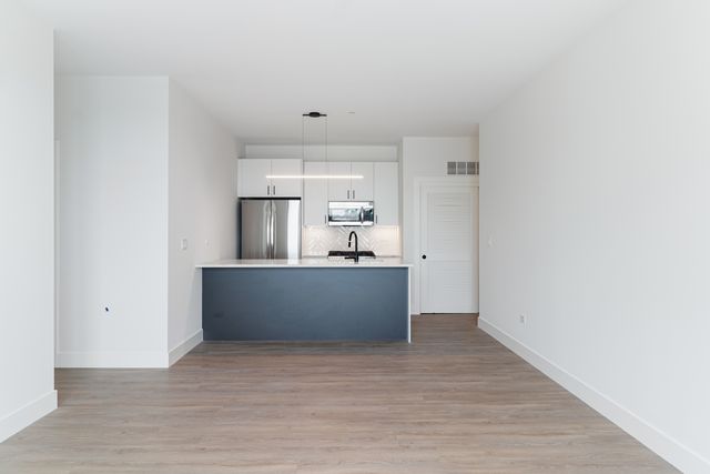 3140 N Clybourn Avenue 204, Chicago, IL 60657