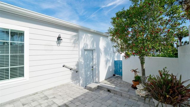 836 WATERSIDE LANE, Bradenton, FL 34209